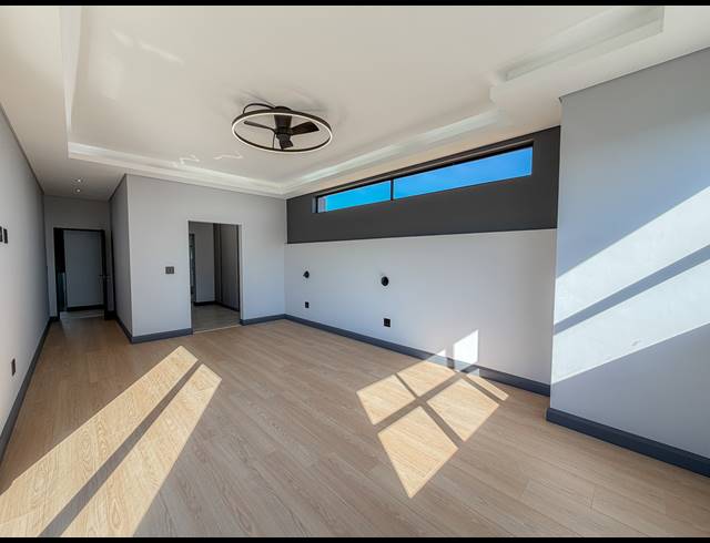 4 BEDROOM FREEHOLD FOR SALE IN MIDSTREAM HEIGHTS